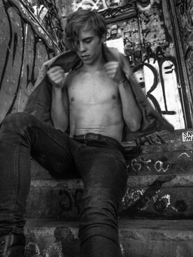 「STYLE」｜「アイテム（トレンチコート）」を使った、Shimmyさん（メンズ・188cm）の夏コーディネート