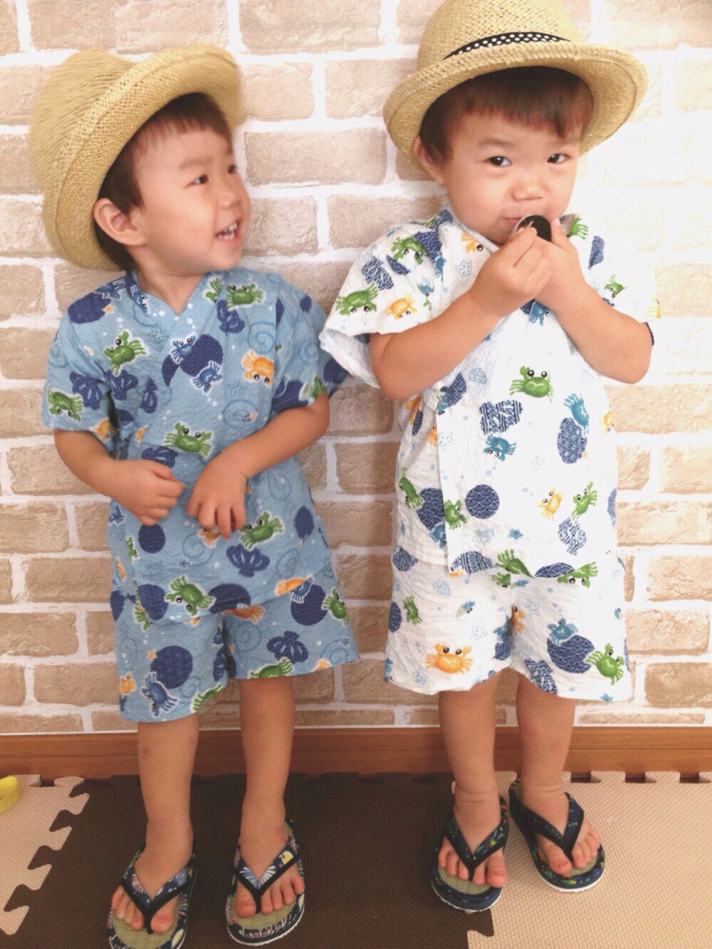 ベージュ系のハット、その他のその他、その他のその他を着用したキッズの夏コーディネートの1枚目の写真