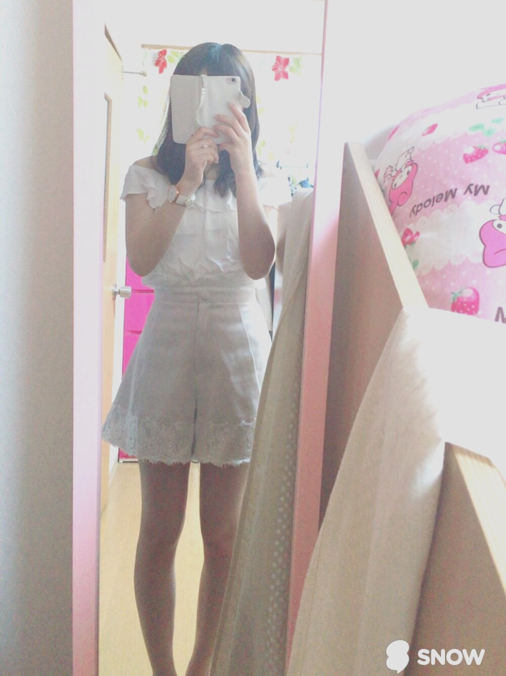 「夏、フェミニン、ガーリー」｜「evelynのアイテム（パンツ、グレー系）」を使った、moeさん（レディース・153cm）の夏コーディネートの1枚目の写真
