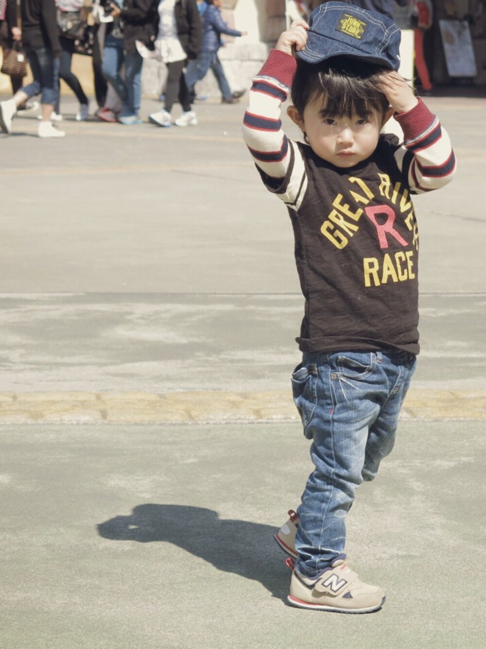 「kids、旅行」｜「BREEZEのCAP（キャップ、ブルー系）」を使った、bigoneさん（メンズ・90cm）の春コーディネートの1枚目の写真
