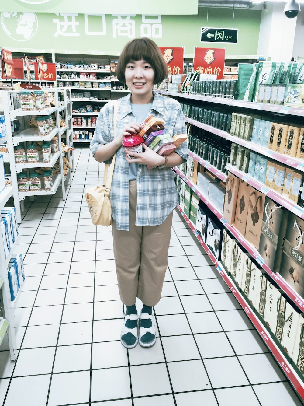 「GU、古着、UNIQLO、girl、short hair」｜「UNIQLOのMEN ドライカラークルーネックT（半袖）（Tシャツ/カットソー、ホワイト系）」を使った、ファン💡さん（レディース・163cm）の夏コーディネートの1枚目の写真