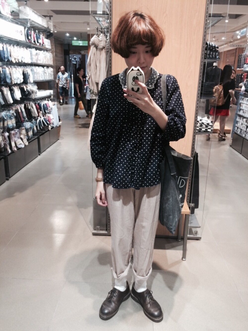 「アースミュージック＆エコロジー、earth music&ecology、古着、Dr.Martens、Taiwan、台湾、short hair」｜「earth music&ecologyのアイテム（シャツ/ブラウス、ブルー系）」を使った、ファン💡さん（レディース・163cm）の夏コーディネートの1枚目の写真