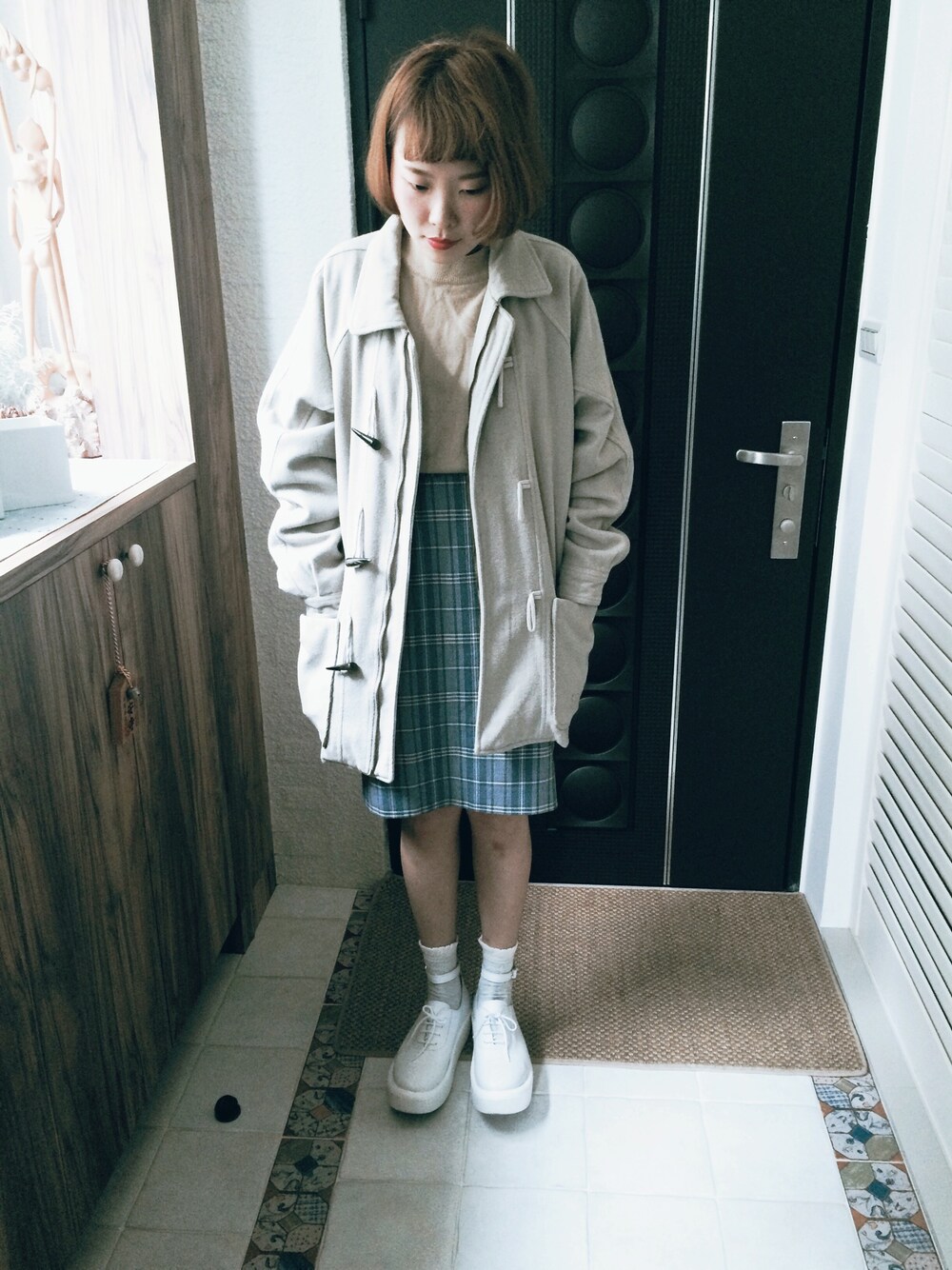 「古着、コート、Tokyo bopper、BELLY BUTTON、グレー、靴下屋」｜「TOKYO BOPPERのアイテム（その他シューズ、ホワイト系）」を使った、ファン💡さん（レディース・163cm）の冬コーディネートの1枚目の写真