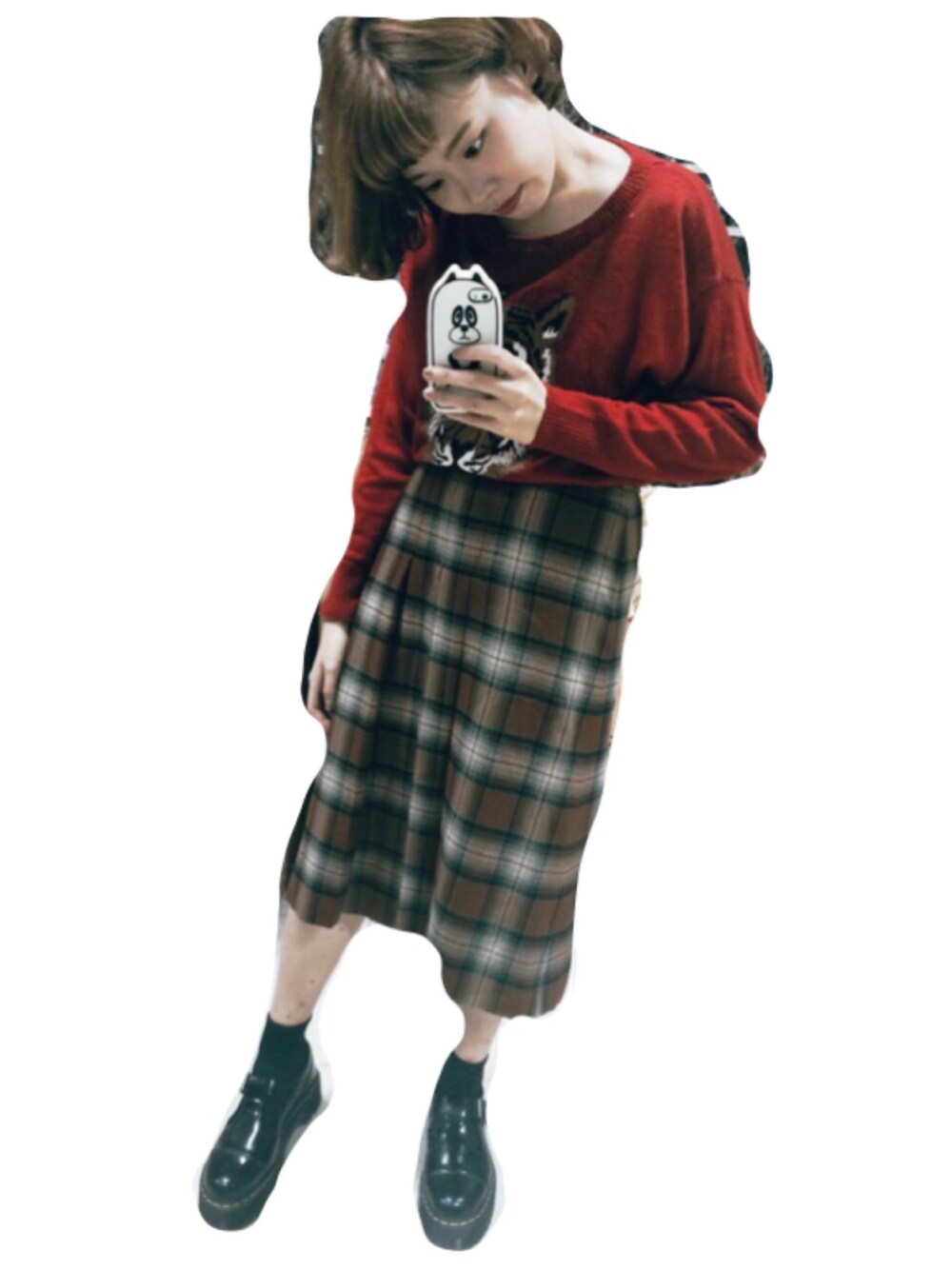 「snidel、Dr Martens、Dr.Martens、Taiwan、short hair、古着」｜「SNIDELのアイテム（スウェット、レッド系）」を使った、ファン💡さん（レディース・163cm）の冬コーディネートの1枚目の写真