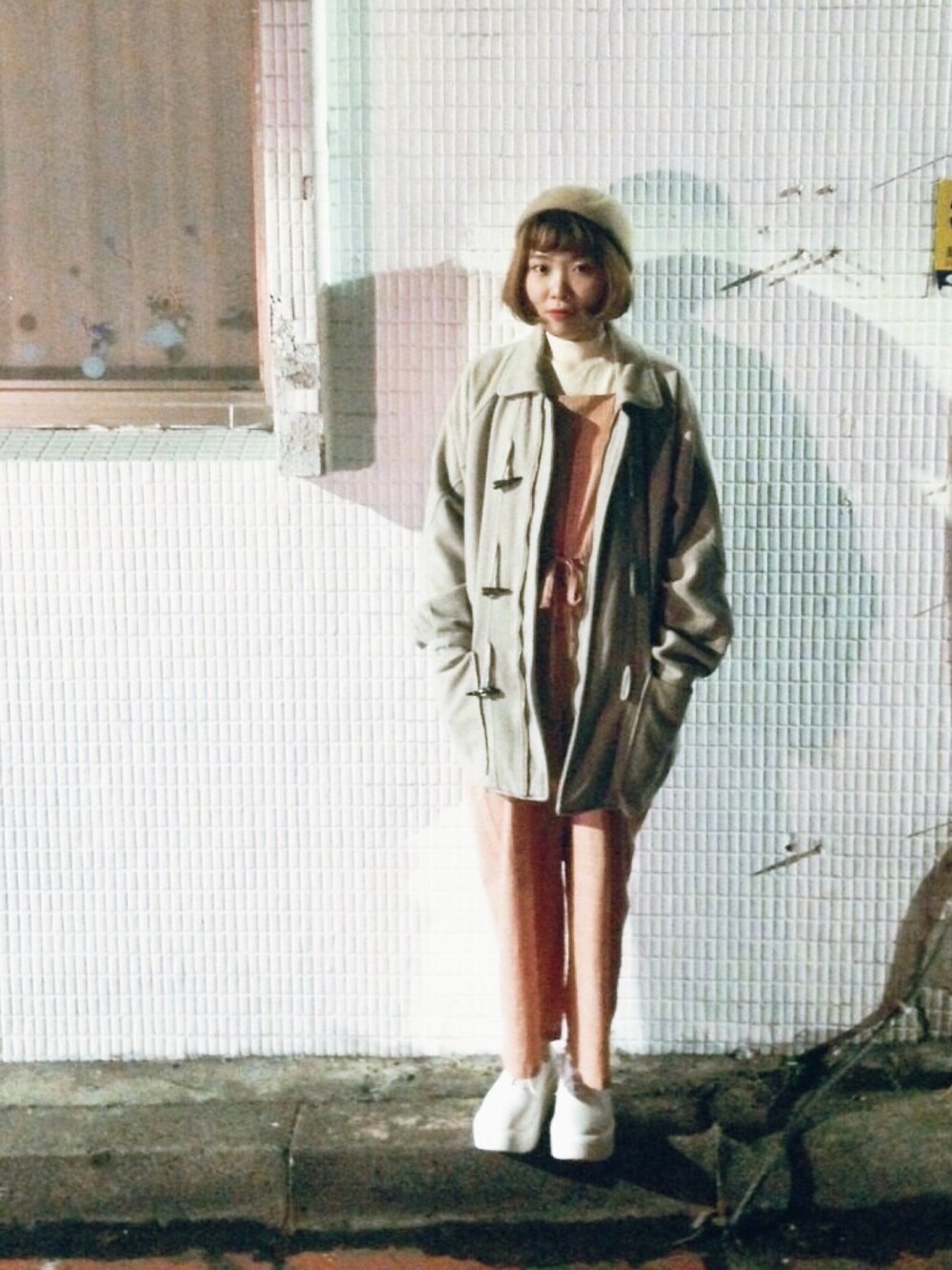 「salut!、Tokyo bopper、BELLY BUTTON、古着、オーバーオール、台湾、Taiwan Taipei、short hair」｜「salut!のｳｰﾙMIXﾍﾞﾚｰ帽（ハンチング/ベレー帽、ベージュ系）」を使った、ファン💡さん（レディース・163cm）の冬コーディネートの1枚目の写真