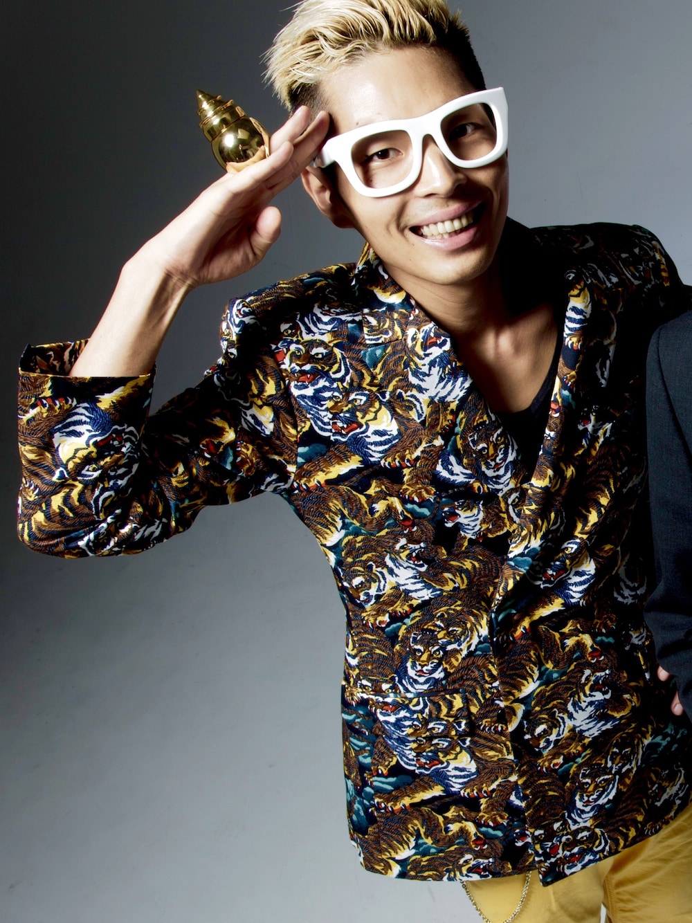 「KENZO、AMBUSH、H&M、EFFECTOR」｜「KENZOのアイテム（テーラードジャケット、イエロー系）」を使った、YAMAMONさん（メンズ・172cm）の秋コーディネートの1枚目の写真