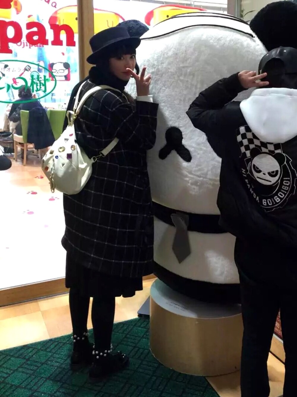 「原宿」｜「jouetieのアイテム（ダウンジャケット/コート、ブラック系）」を使った、machiさん（レディース・165cm）の夏コーディネートの1枚目の写真