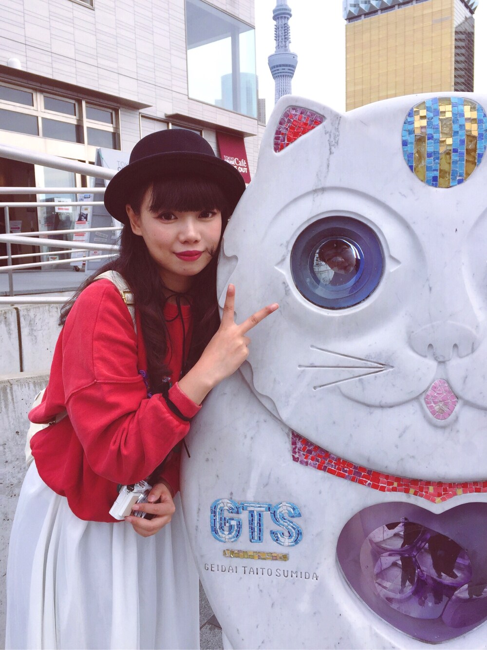 「jouetieのアイテム（パーカー、レッド系）」を使った、machiさん（レディース・166cm）の秋コーディネートの1枚目の写真