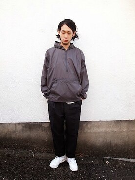 「ナイロンパーカー」｜「アイテム（スラックス）」を使った、eat_cameさん（メンズ・180cm）の秋コーディネート