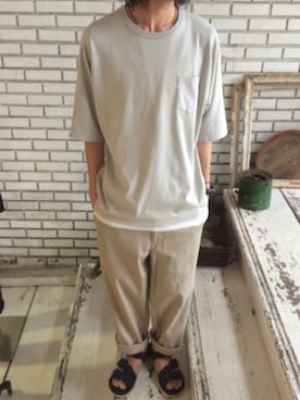 「ノームコア」｜「アイテム（チノパンツ）」を使った、eat_cameさん（メンズ・180cm）の夏コーディネート