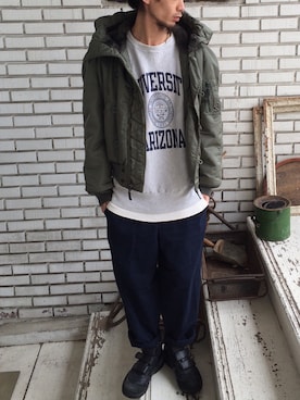 「N-2B」｜「アイテム（スウェット）」を使った、eat_cameさん（メンズ・180cm）の冬コーディネート