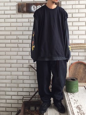 「袖プリント」｜「アイテム（デニムパンツ）」を使った、eat_cameさん（メンズ・180cm）の秋コーディネート
