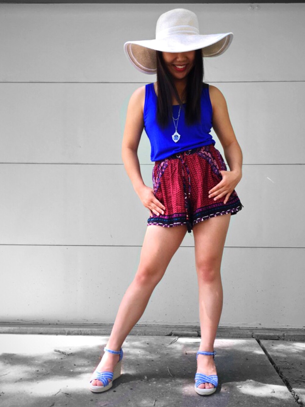 「sunhats_vogue、skort、summer style、summer、tank top、sunhat、redlip」｜「Apt 9のアイテム（タンクトップ、ブルー系）」を使った、Lillë De Moraさん（レディース・153cm）の夏コーディネートの1枚目の写真