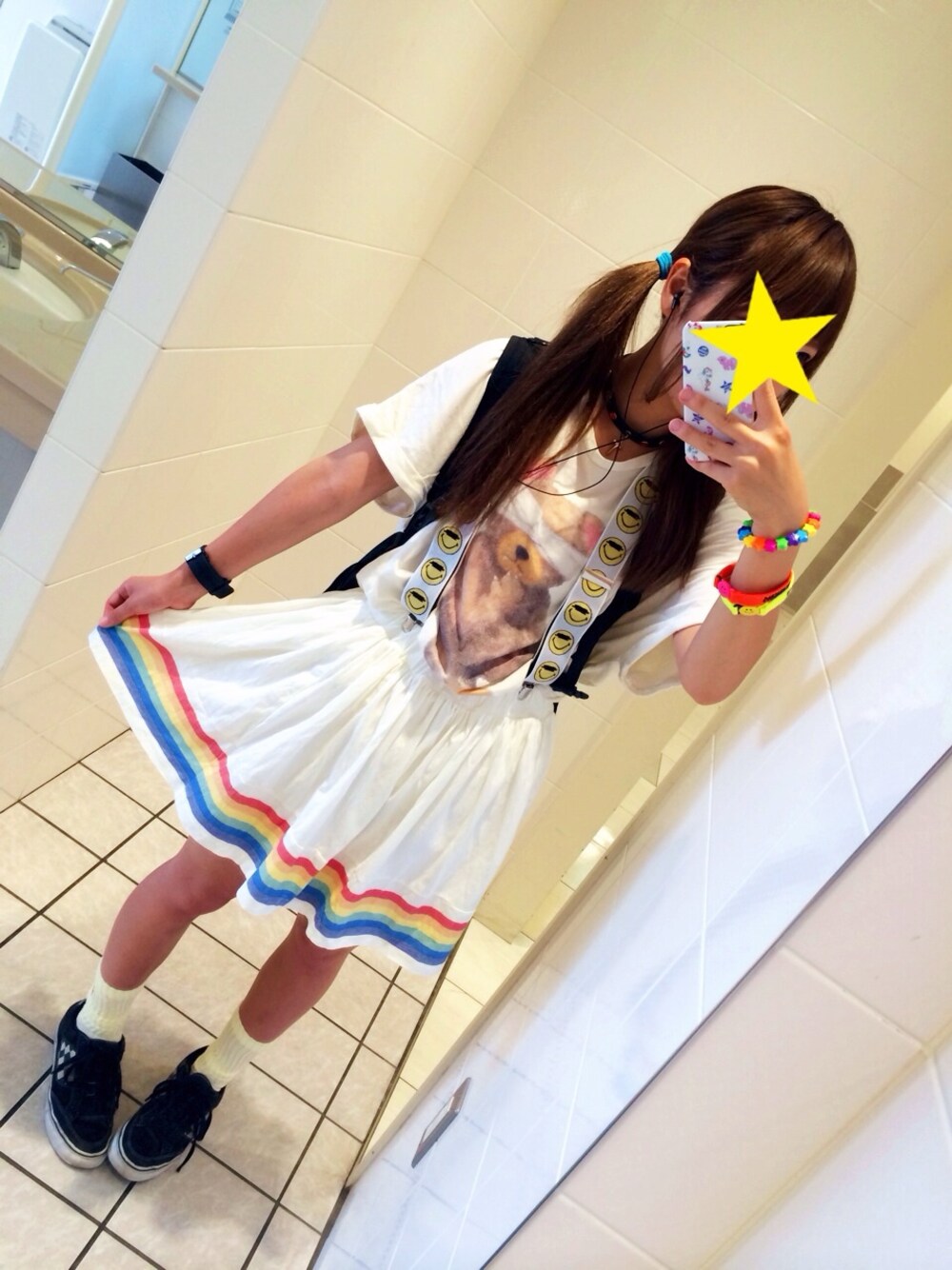 「Candy Stripper、VANS、adidas、サスペンダー、ツインテール、MEMENTISM、腕時計」｜「Candy StripperのWICKED BEAR ONE-PIECE（ワンピース、ホワイト系）」を使った、むらかみえりこさん（レディース・156cm）の夏コーディネートの1枚目の写真