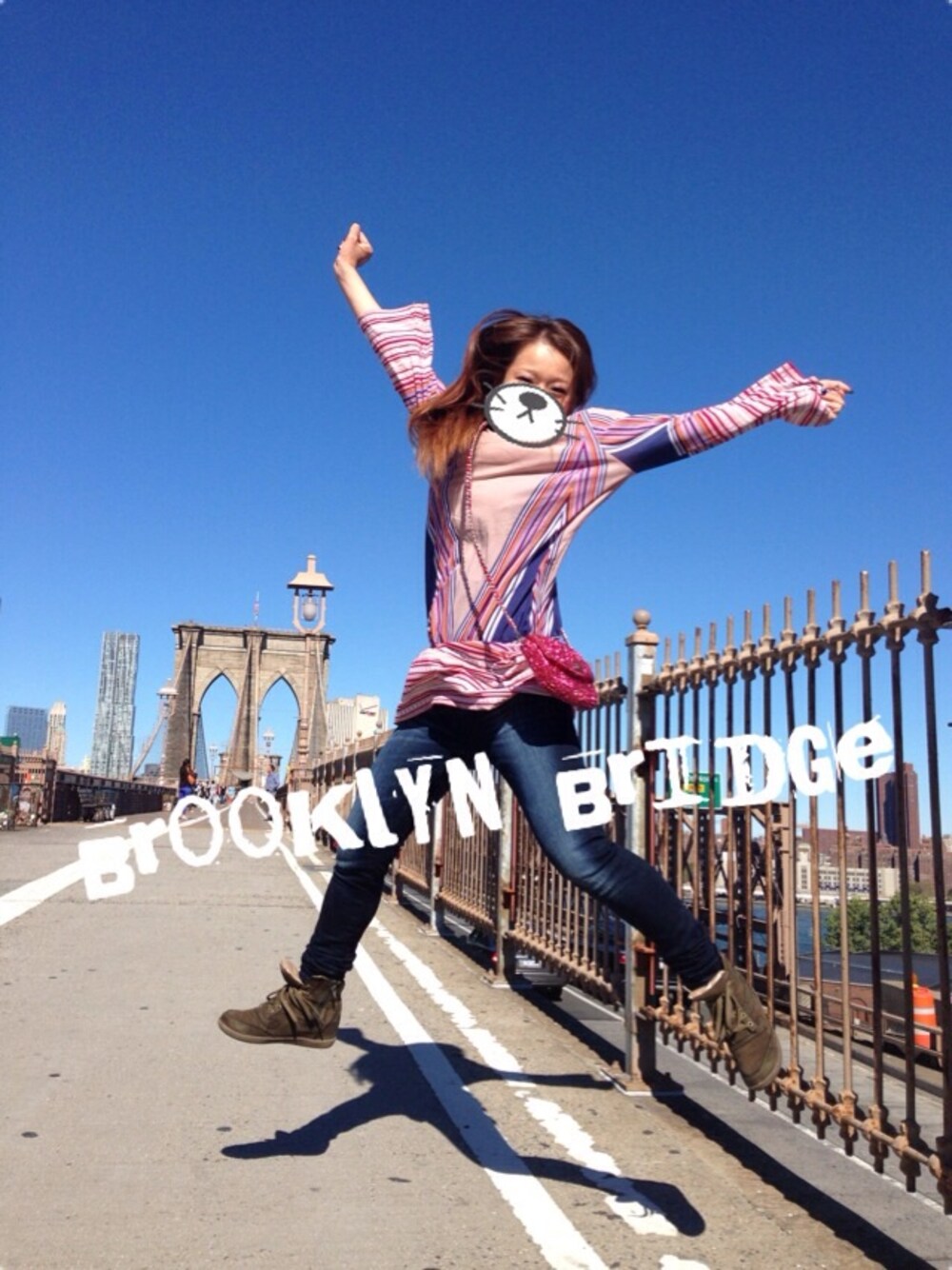 「スニーカー、旅行、NY、スキニーデニム、ポシェット、ジャンプ、AZUL by moussy」｜「AZUL by moussyのS/Wサイド切替スキニーデニム(L76)（デニムパンツ、ブルー系）」を使った、Naki★さん（レディース・152cm）の夏コーディネートの1枚目の写真