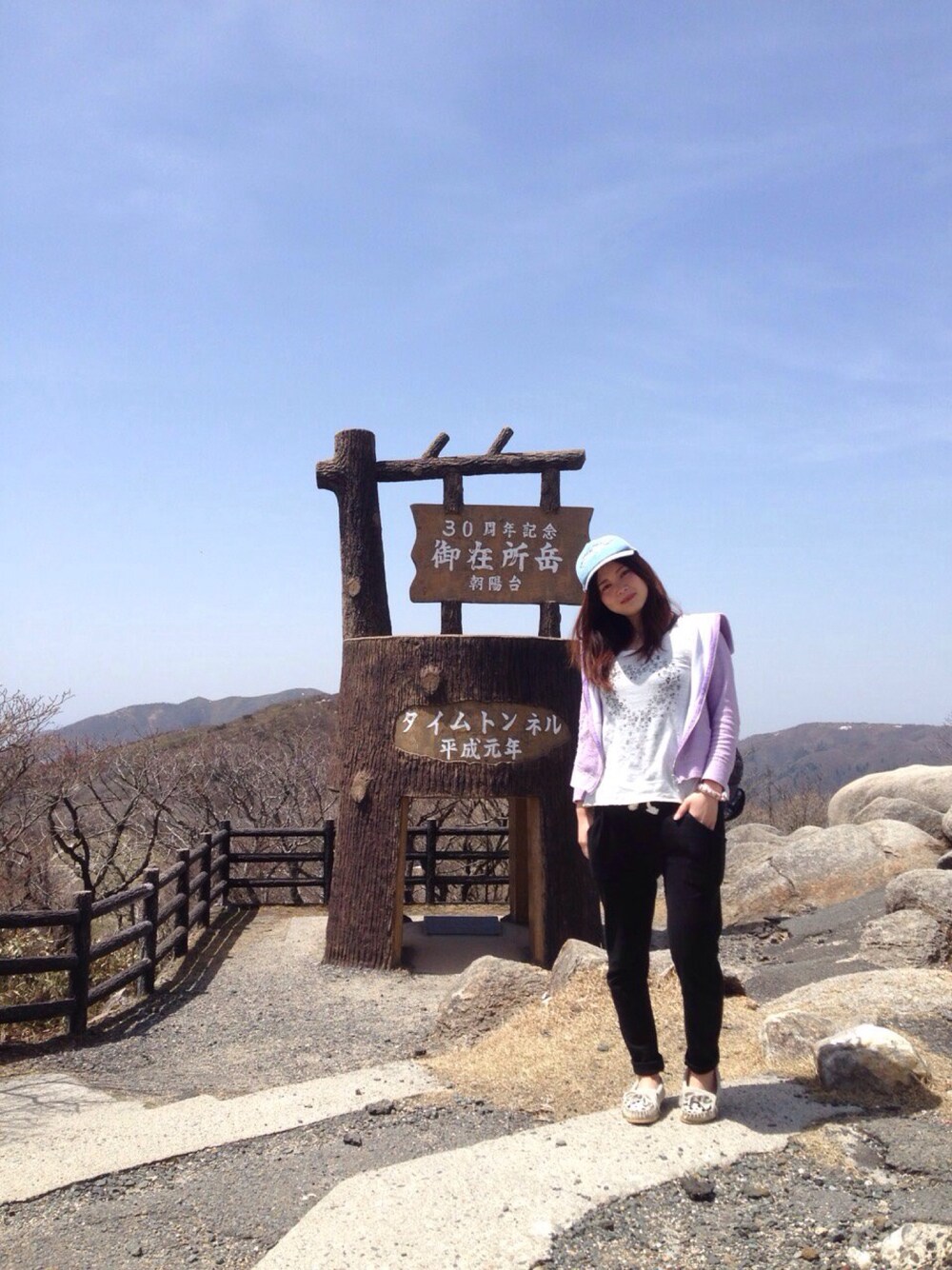 「アウトドアスタイル」｜「MILKFED.のMARBLE TWEED HOODY（パーカー、パープル系）」を使った、いちごだいふくさん（レディース・156cm）の春コーディネートの1枚目の写真