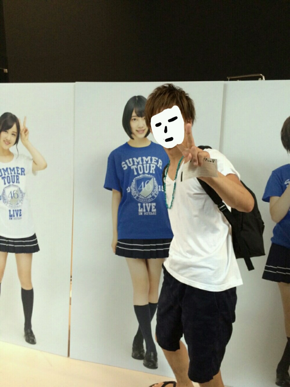 「無地T、ショーツ、ドルヲタ、堀未央奈、乃木坂46、白Tシャツ、mont-bell、黒リュック、ビーズネックレス、推しメンは秋元真夏です。」｜「Manhattan PortageのBig Apple Backpack L（バックパック/リュック、ブラック系）」を使った、まさやさん（メンズ・179cm）の夏コーディネートの1枚目の写真