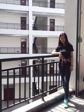 「AAのアイテム（トップス）」を使った、彭三斤Matildaさん（レディース・171cm）の春コーディネート