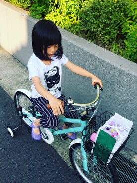 「SUPERTHANKS」｜「アイテム（その他シューズ）」を使った、Hilariさん（キッズ・110cm）の春コーディネート