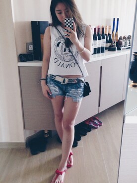 「PRADA（プラダ）のアイテム（シューズ）」を使った、Nicole Kwanさん（レディース・160cm）の夏コーディネート
