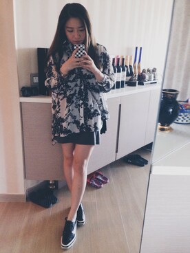 「PRADA（プラダ）のアイテム（シューズ）」を使った、Nicole Kwanさん（レディース・160cm）の夏コーディネート