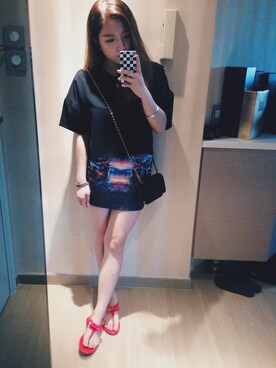 「PRADA（プラダ）のアイテム（シューズ）」を使った、Nicole Kwanさん（レディース・160cm）の夏コーディネート