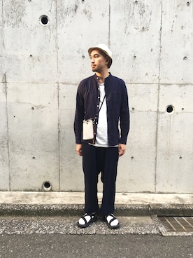 「アイテム（スマホケース/カバー、グレー系）」を使った、INOUE（gym master）さん（メンズ・170cm）の秋コーディネート