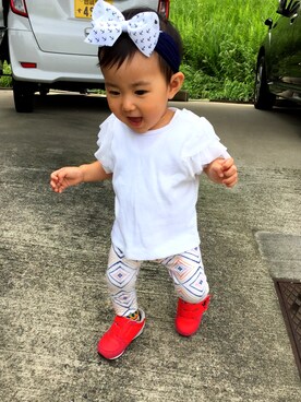 「アイテム（ヘアアクセサリー、ブルー系）」を使った、REAさん（キッズ・80cm）の秋コーディネート