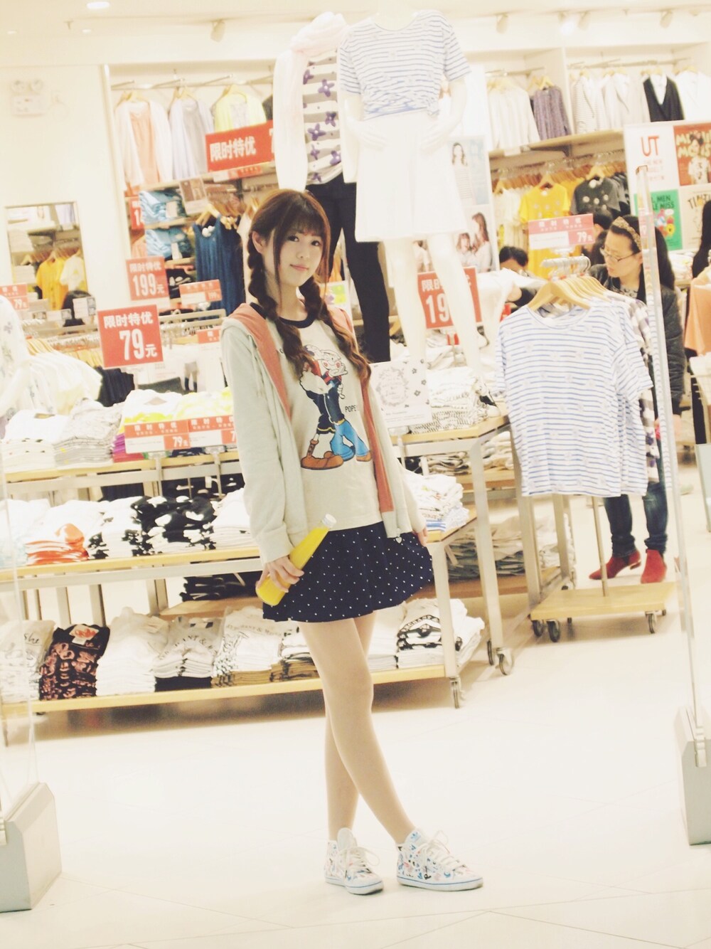 「one byのアイテム（スタジャン、ホワイト系）」を使った、_小白菜さん（レディース・165cm）の春コーディネートの1枚目の写真