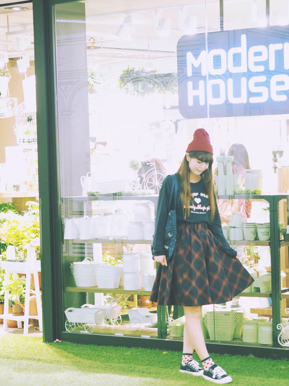 「earth music&ecologyのアイテム（帽子、レッド系）」を使った、_小白菜さん（レディース・165cm）の秋コーディネートの1枚目の写真