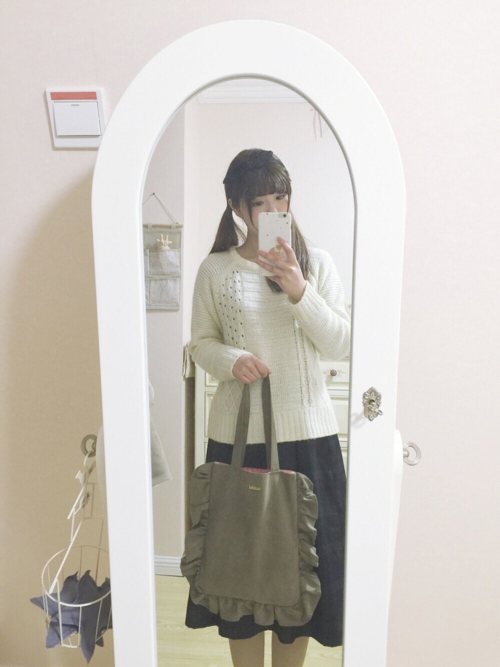 「earth music&ecologyのアイテム（トップス、ホワイト系）」を使った、_小白菜さん（レディース・165cm）の春コーディネートの1枚目の写真