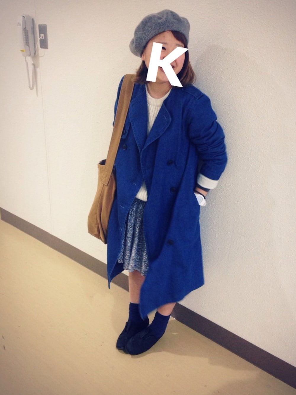 「niko and...の【niko and...】デニムノーカラートレンチコート（トレンチコート、ブルー系）」を使った、きむさん（レディース・140cm）の冬コーディネートの1枚目の写真
