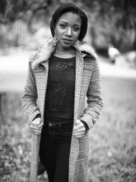 「TrenchCoats_TBrand」｜Deanna Smithさん（レディース・157cm）の秋コーディネート