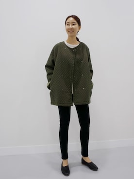 「アイテム（ノーカラージャケット、グリーン系）」を使った、holicholicさん（レディース・160cm）の冬コーディネート