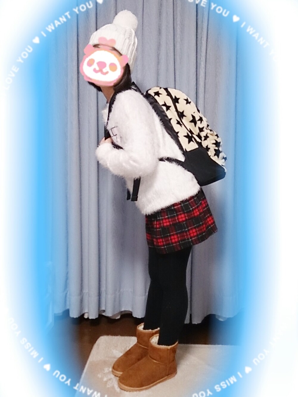 「子供服、ロゴニット、ニットキャップ、チェックパンツ、ムートンブーツ、バックパック、星柄」｜「repipi armarioのアイテム（バックパック/リュック、ベージュ系）」を使った、yu*さん（キッズ・143cm）の冬コーディネートの1枚目の写真
