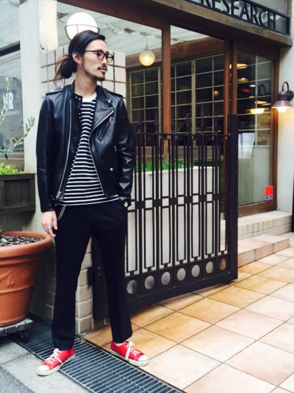 「ライダース、ボーダー」｜「URBAN RESEARCHのschott×URBAN RESEARCH　別注STAND RIDERS ONE STARS（ライダースジャケット、ブラック系）」を使った、otsukiさん（メンズ・184cm）の夏コーディネートの1枚目の写真