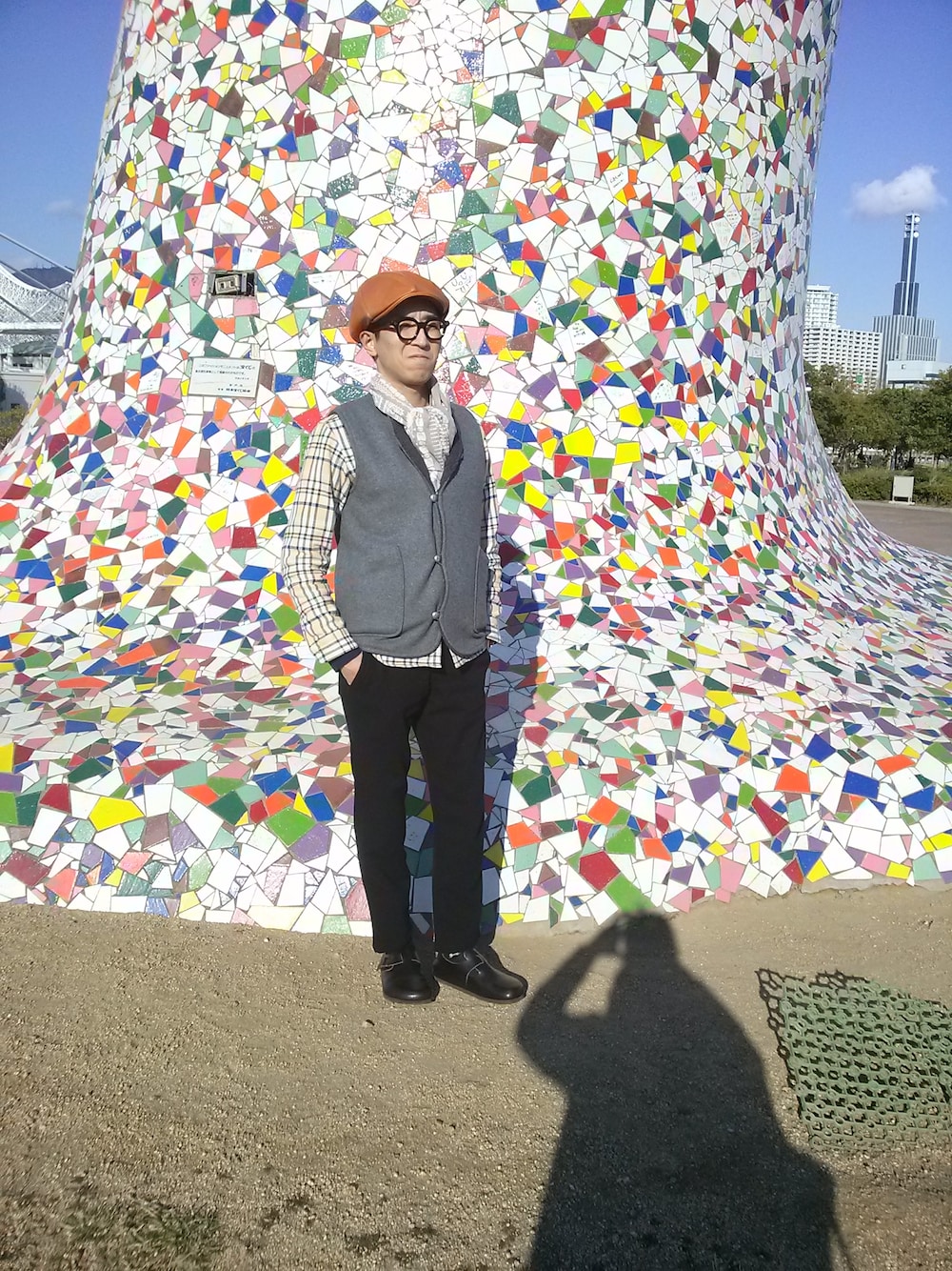 「神戸」｜「blue books co.のアイテム（ハンチング/ベレー帽、ブラウン系）」を使った、チャムさん（メンズ・173cm）の秋コーディネートの1枚目の写真