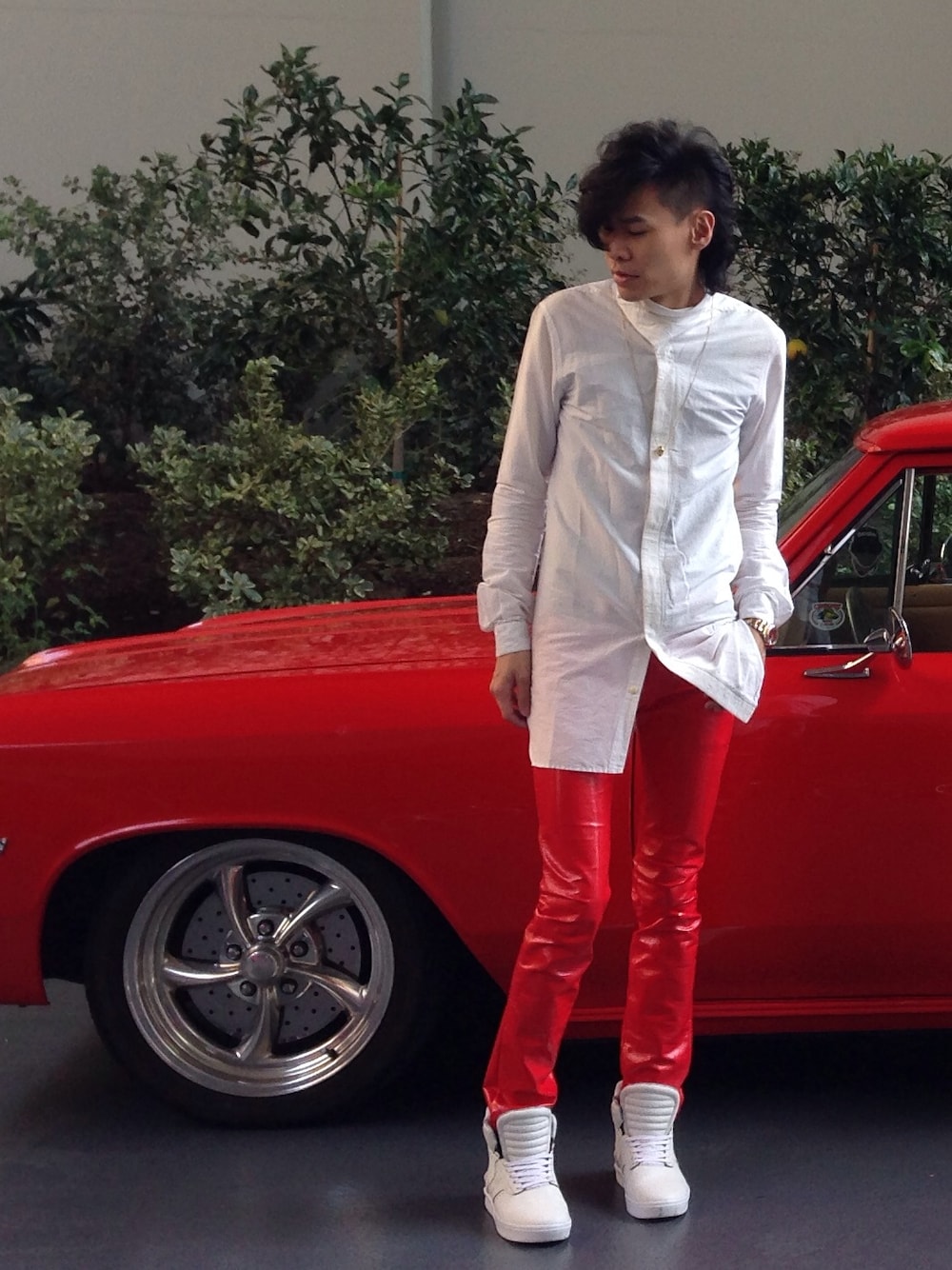 「Rick Owensのアイテム（シャツ/ブラウス、ベージュ系）」を使った、鄧智偉cwさん（メンズ・180cm）の夏コーディネートの1枚目の写真