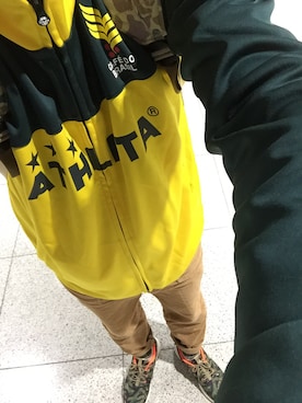 「カモ柄」｜「アイテム（ジャージ）」を使った、Hideki  Sasadaさん（メンズ・179cm）の冬コーディネート