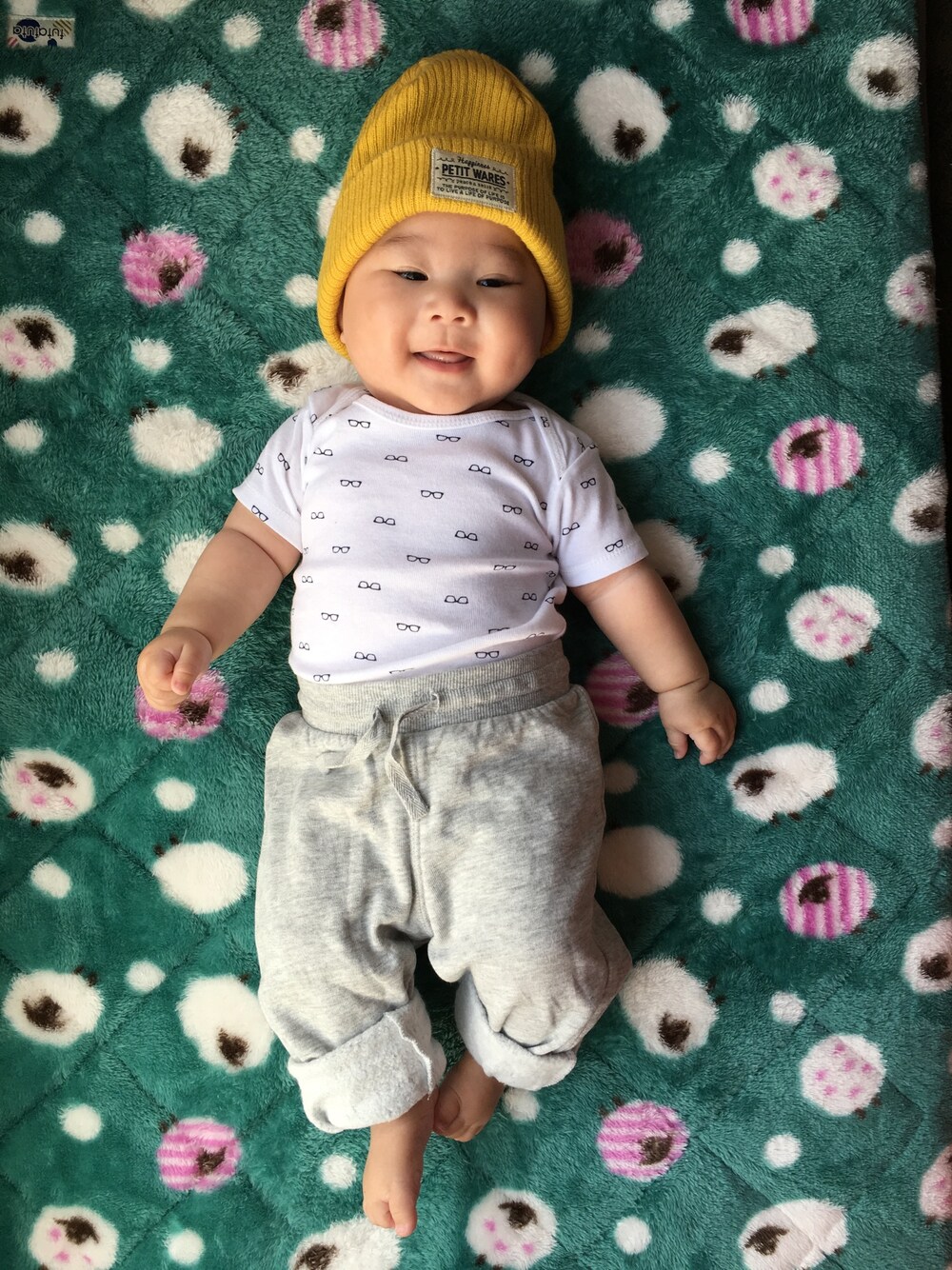 「男の子、カーターズ、H&M baby、春コーデ、５ヶ月」｜「Carter'sのアイテム（ロンパース、ホワイト系）」を使った、seasonさん（キッズ・60cm）の冬コーディネートの1枚目の写真