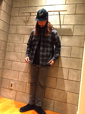 「FLAGSTUFF（フラグスタフ）のアイテム（キャップ、ブラック系）」を使った、Tomoyoshi Tsuchiyaさん（メンズ・175cm）の秋コーディネート