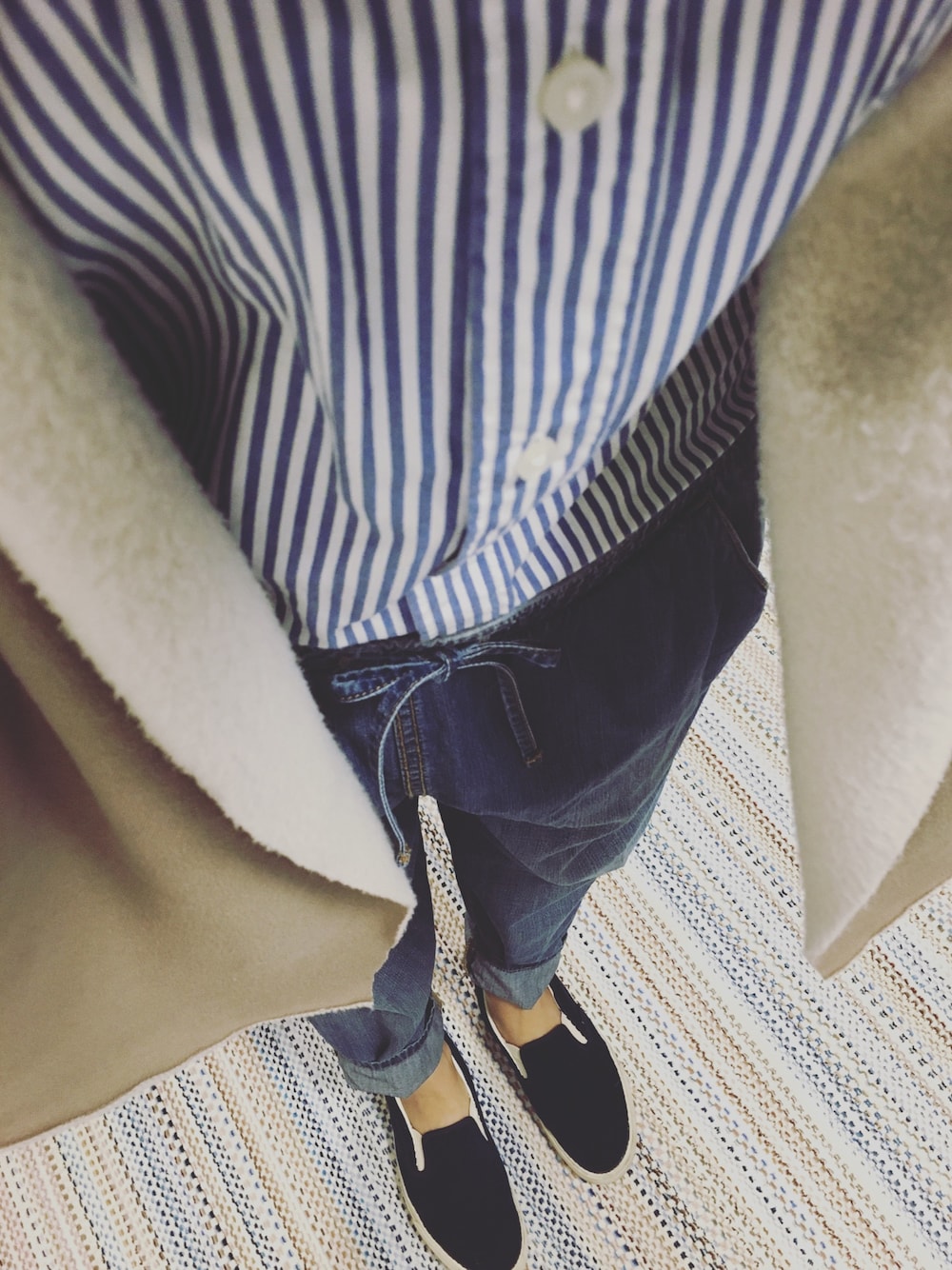 「ミズイロインド、miziroind、AMERICAN RAG CIE、アメリカンラグシー、デニムパンツ、SEA、スリッポン」｜「SEAのアイテム（スニーカー、その他）」を使った、M☺︎kiさん（レディース・163cm）の秋コーディネートの1枚目の写真