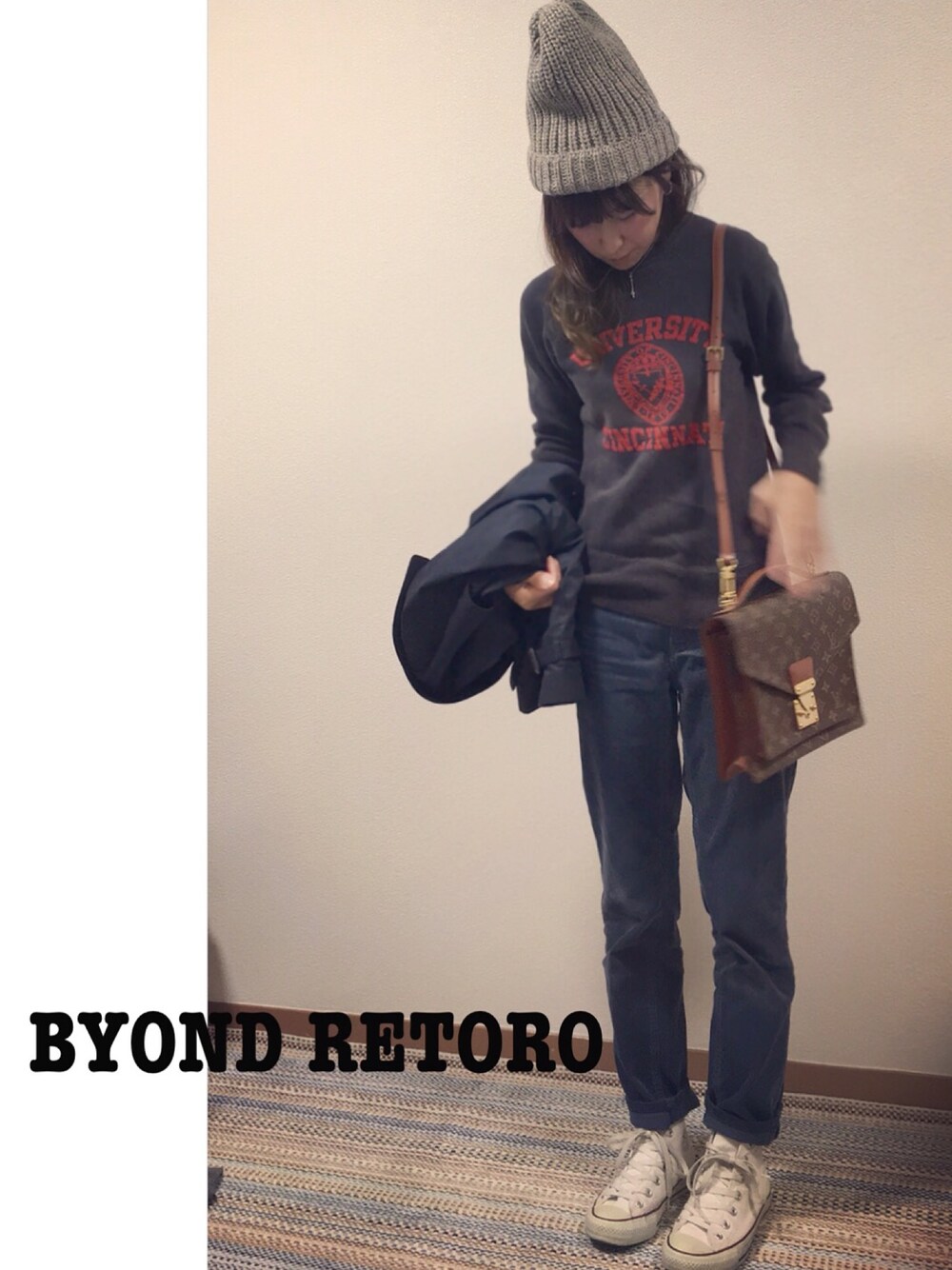 「ニット帽、CHEER、BYONDRETORO、LONDON、A.P.C.、ヴィンテージ、スウェット、コンバース、ルイヴィトン、MACPHEE」｜「CHEERのアイテム（ハンチング/ベレー帽、ベージュ系）」を使った、M☺︎kiさん（レディース・163cm）の秋コーディネートの1枚目の写真