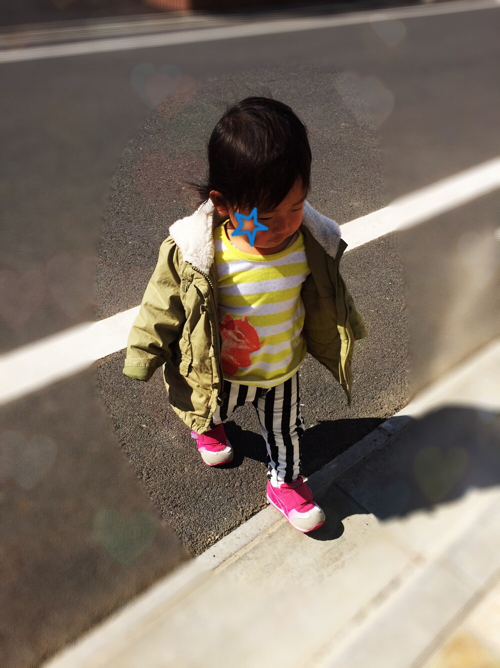 「しましま、ボーダートップス、ストライプパンツ」｜「赤ちゃん本舗のアイテム（Tシャツ/カットソー、イエロー系）」を使った、megさん（キッズ・80cm）の春コーディネートの1枚目の写真