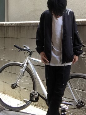 「ブラック×ホワイト」｜「アイテム（ブルゾン）」を使った、Rizさん（メンズ・170cm）の春コーディネート