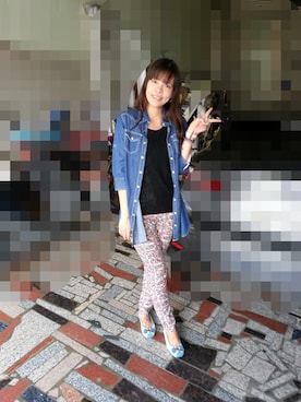 「アイテム（デニムジャケット）」を使った、黃彩棻さん（レディース・164cm・20代）の夏コーディネート