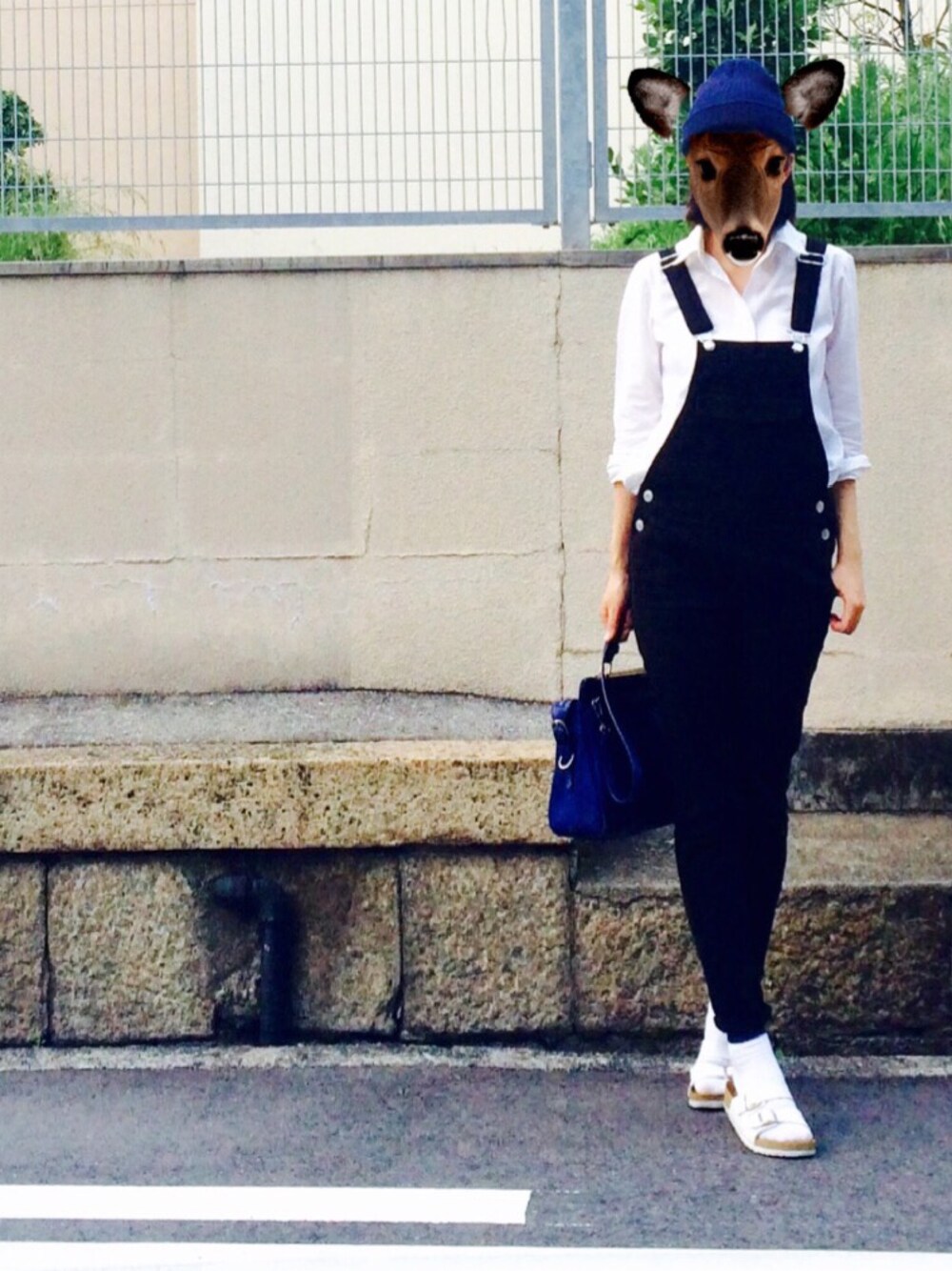 「カジュアル、GU、birkenstock、サロペット、オーバーオール、オールインワン、ニット帽、ニットキャップ」｜「A landのアイテム（ニットキャップ/ビーニー、ブルー系）」を使った、ちゃんなるさん（レディース・159cm）の春コーディネートの1枚目の写真