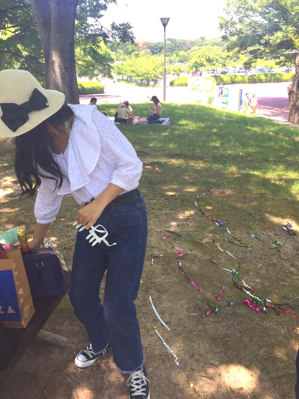 「summer、denim、casual、hat、sneakers、cutoff denim、vacation、picnic」｜「RETRO GIRLのアイテム（アンサンブル、ホワイト系）」を使った、あやかさん（レディース・157cm）の秋コーディネートの1枚目の写真