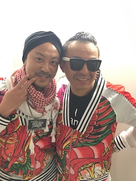 「アイテム（セットアップ、レッド系）」を使った、冨沢ノボルさん（メンズ・170cm）の冬コーディネート