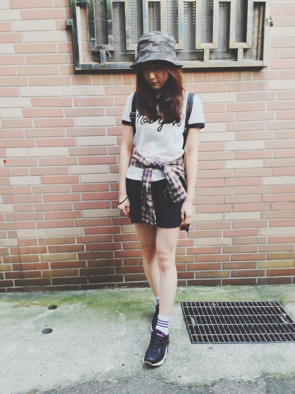 「PULL&BEARのアイテム（Tシャツ/カットソー、ホワイト系）」を使った、erika shihさん（レディース・160cm）の秋コーディネートの1枚目の写真